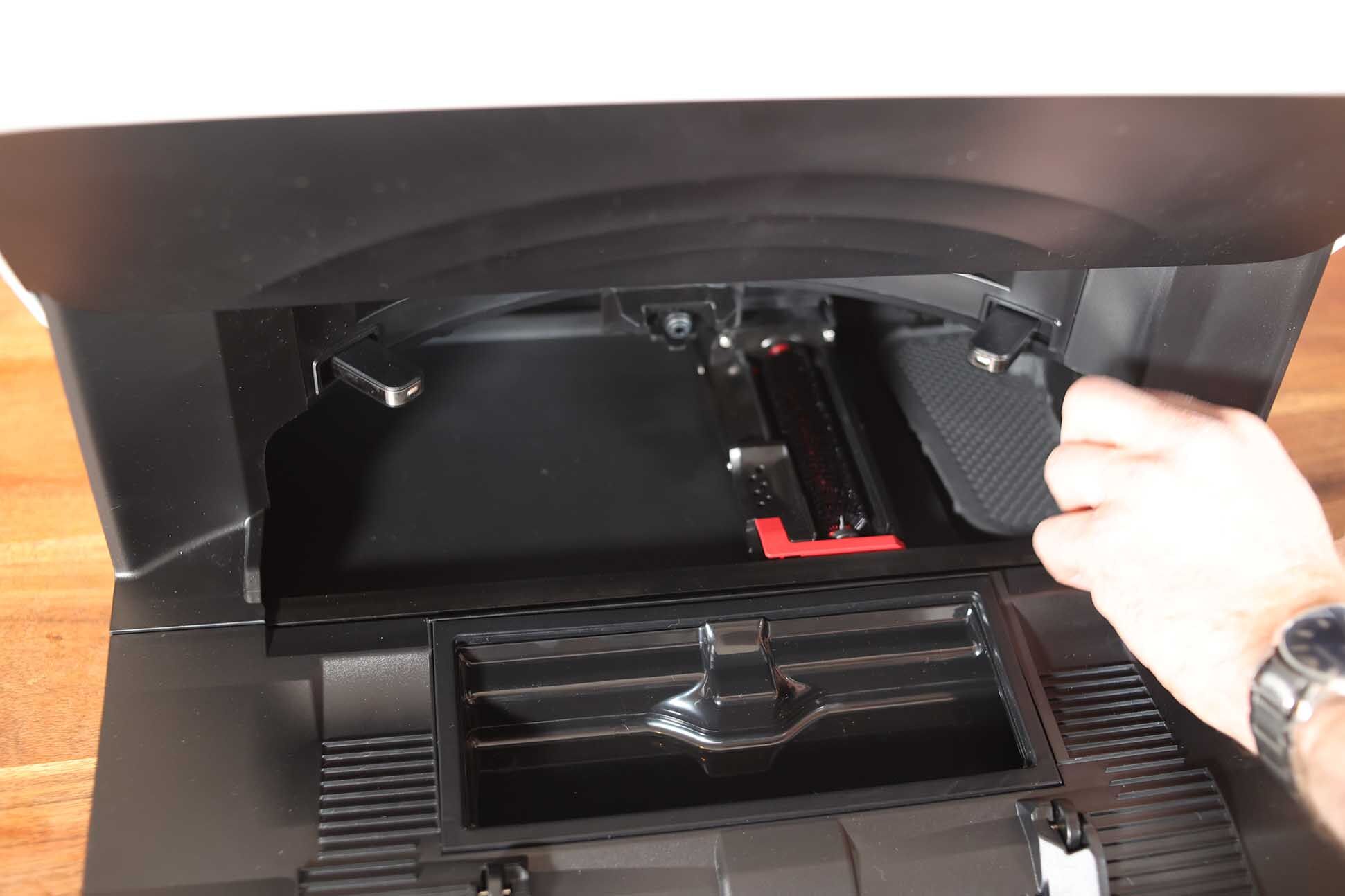 Ванночка для очистки на ультрастанции Roborock S8 Pro крупным планом.